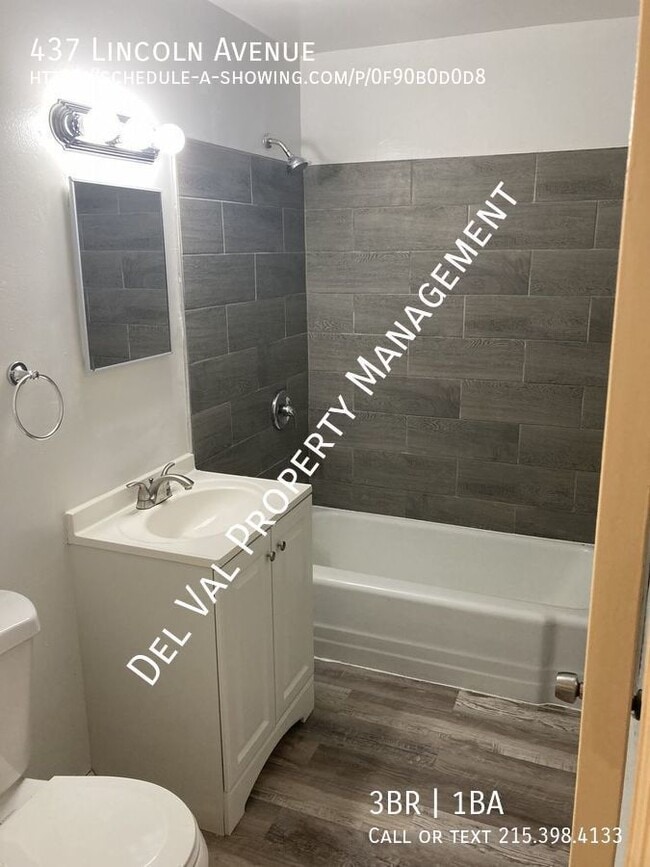 Building Photo - Newly Renovated 3-Bedroom Twin Rancher For...