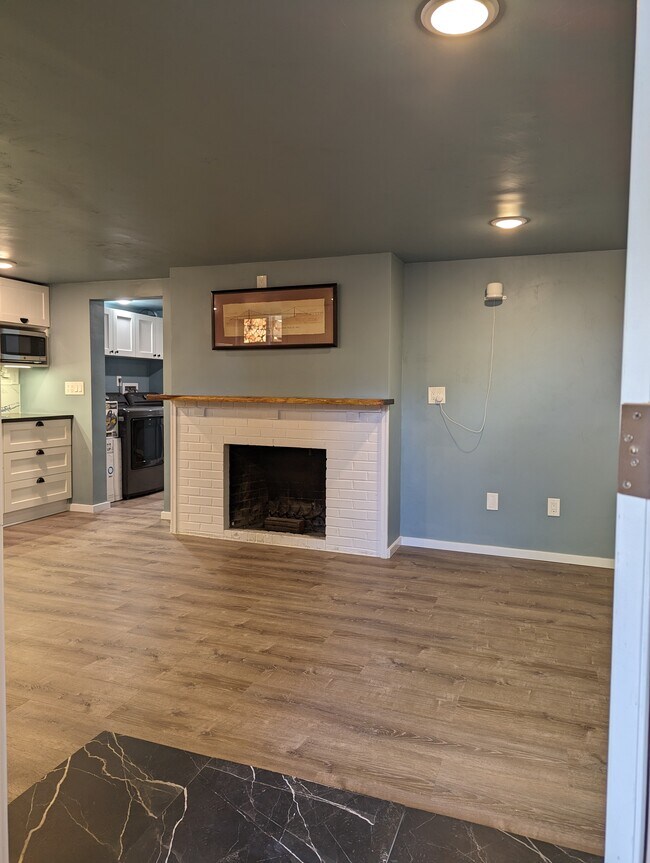 Foto del edificio - 747 NE Holland St