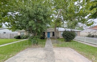 Building Photo - 2630B Gifford Ave
