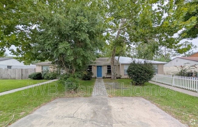 Building Photo - 2630B Gifford Ave