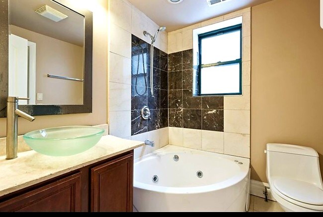 Foto del edificio - 6610 S Kenwood Ave