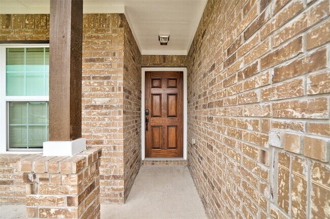 Building Photo - 123 Shirley Dr