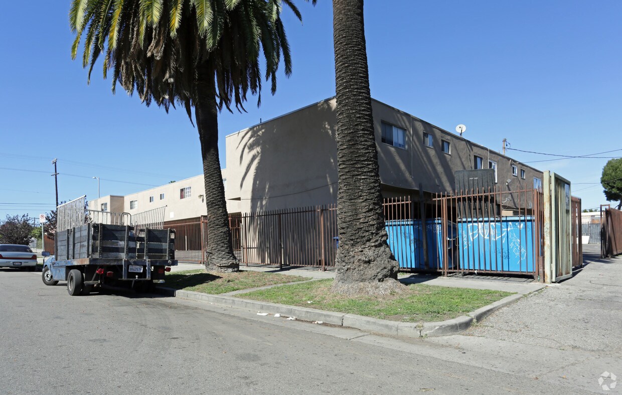 10520 S Figueroa St, Los Angeles, CA 90003 Apartments Los Angeles, CA