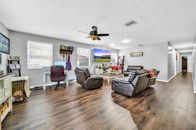 Foto del edificio - 875 E 29th St