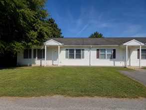 Building Photo - 650 Lakeside Ave