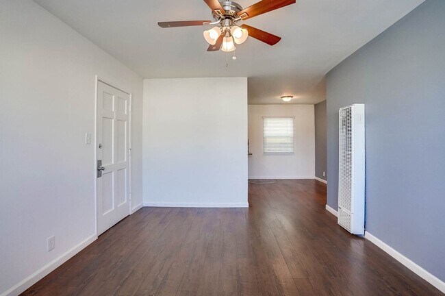 Foto del edificio - 4462 1/2 W 59th St-