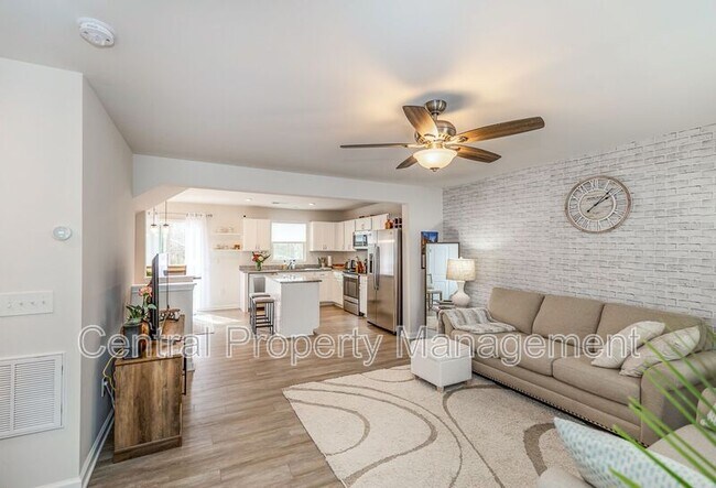 Foto del edificio - 225 Coldwater Creek Ct