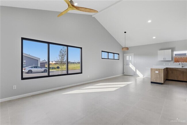 Building Photo - 14 Mockingbird Rd