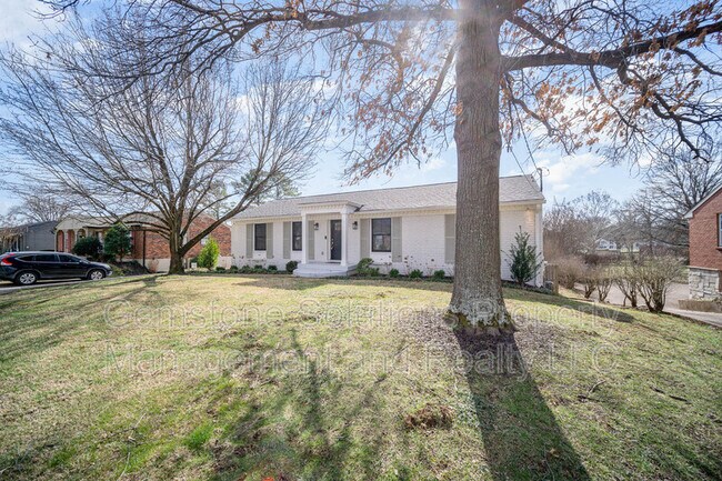 Building Photo - 413 Lynn Dr