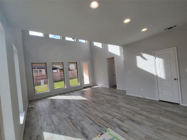 Building Photo - 113 Blf Crk Ln