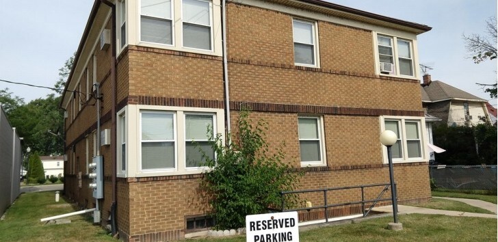 Primary Photo - 2333 W Jefferson Ave
