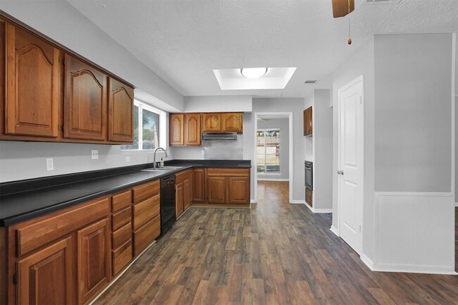 Foto del edificio - 9611 Huntington Hill Dr