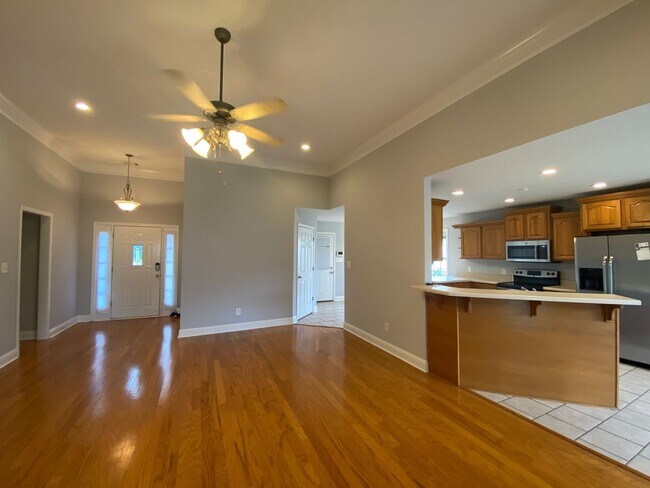 Building Photo - 205 Drayton Ct