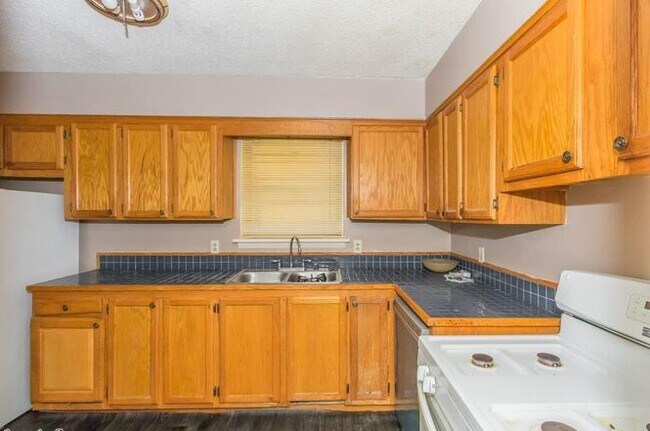 Foto del edificio - 45 Whitmore Cir