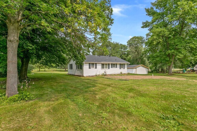 Foto del edificio - Welcome to the country! 3bd Rambler with f...