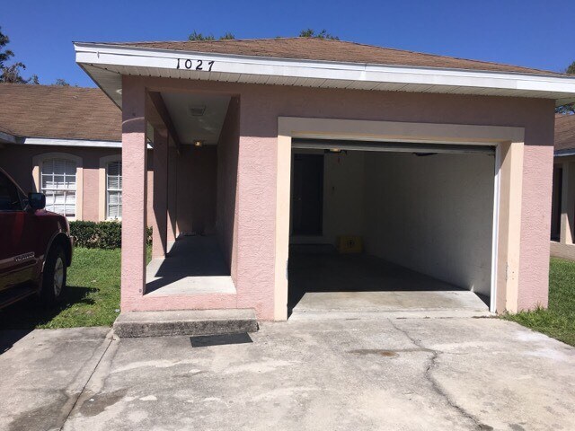 Foto del edificio - 1027 Fox Lake Dr