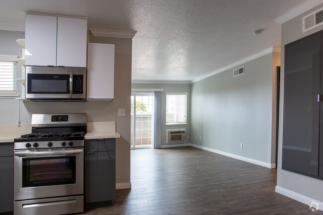 1BR, 1BA - 750 SF - Solara Apartment Homes