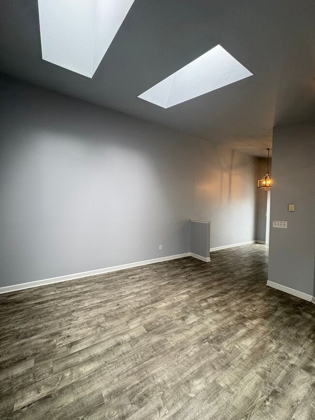 Building Photo - 10723 Burke Ave N