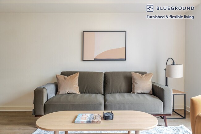 Foto del edificio - 362 Bellevue Way NE