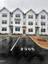 Building Photo - 2305 Oakwood Mdws Ct