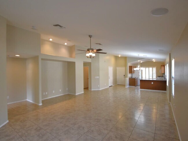 Building Photo - 2428 W Tamarisk Ave
