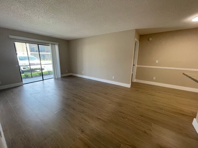 Building Photo - ANNUAL RENTAL - 2 BED / 2 BATH CONDO AT MY...