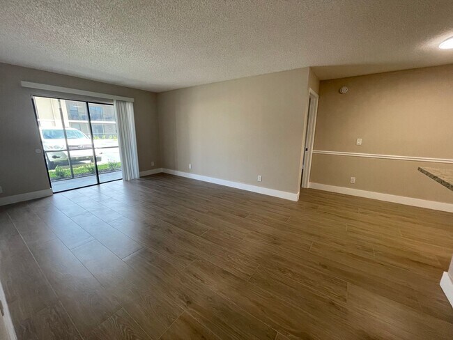 Foto del edificio - ANNUAL RENTAL - 2 BED / 2 BATH CONDO AT MY...