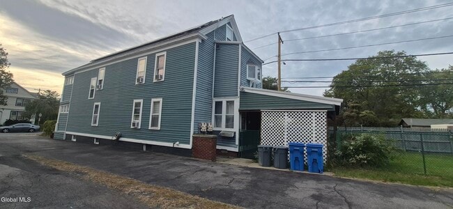 Foto del edificio - 36 Harris Ave
