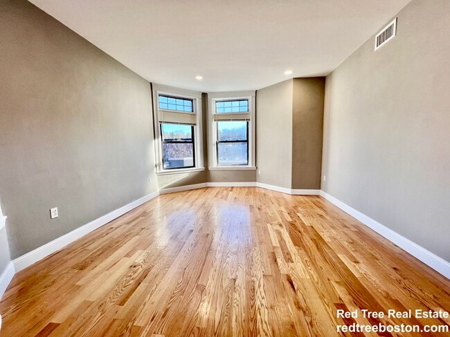 Building Photo - 1914 Beacon St