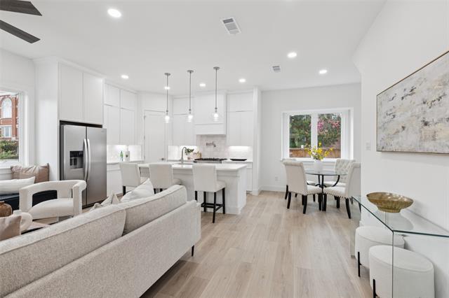 Foto del edificio - 1000 W 10th St