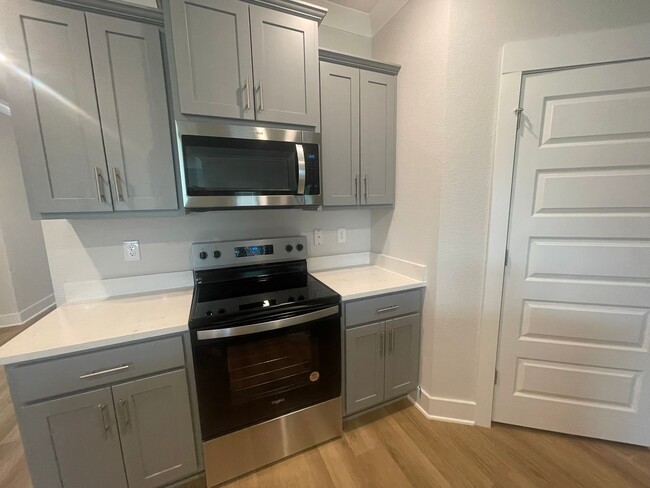 Building Photo - 4 BD/2 BTH in the French Settlement subdiv...