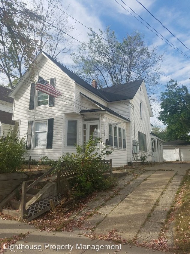 Primary Photo - 939 Baraga St NE