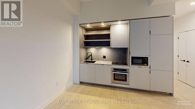 Building Photo - 55 Charles St E