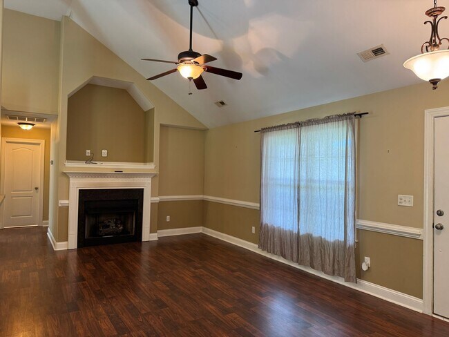 Building Photo - Great Home in New Bern