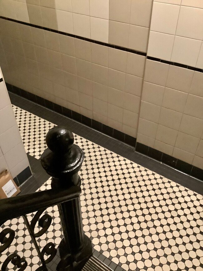 Foto del edificio - 430 E 11th St