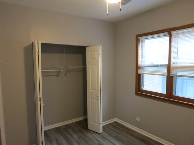 Building Photo - 4310 N Francisco Ave