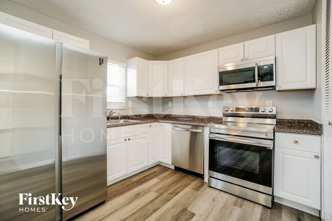 Building Photo - 614 Palace Ln