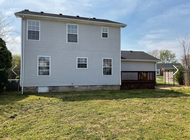 Foto del edificio - 3 Bedroom 2 Bathroom Home with Fenced in B...