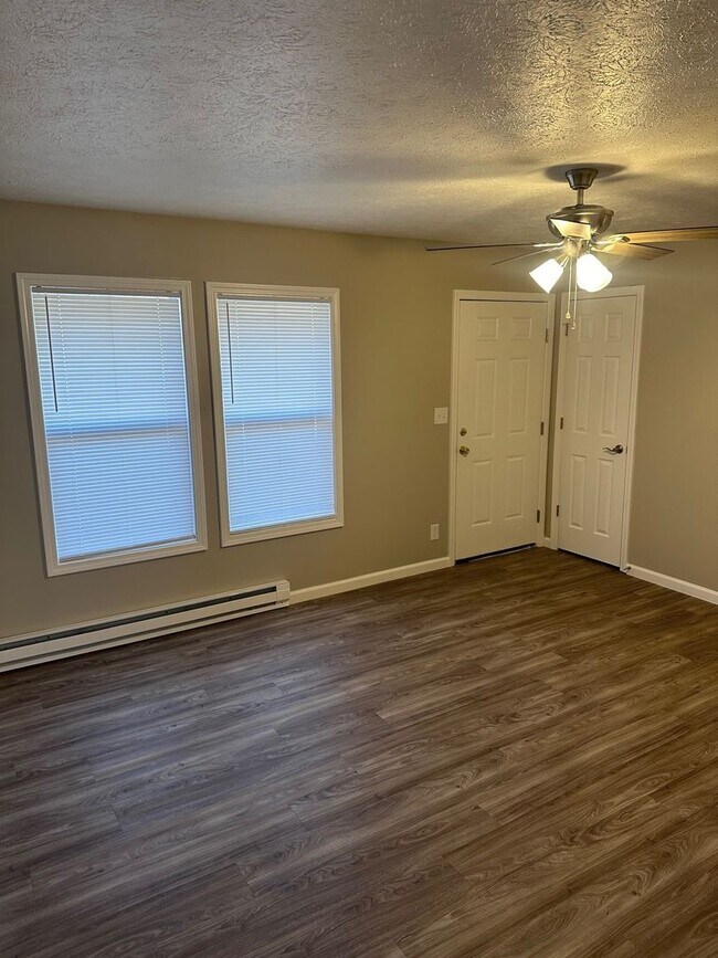 Building Photo - Remodeled Three Bedroom in Dayton