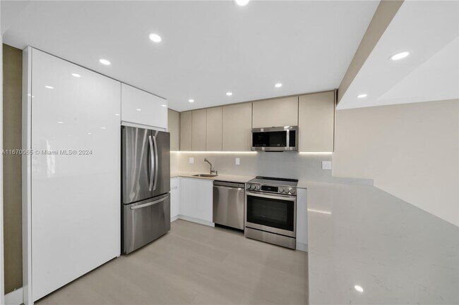 Kitchen - 1865 Brickell Ave