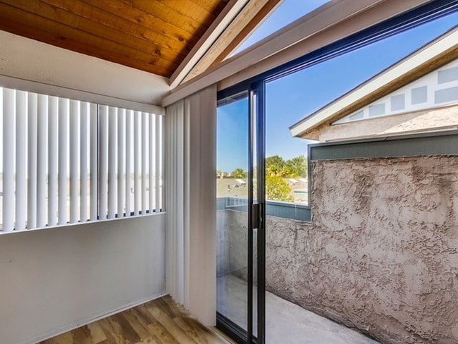 Building Photo - 4540 W Point Loma Blvd