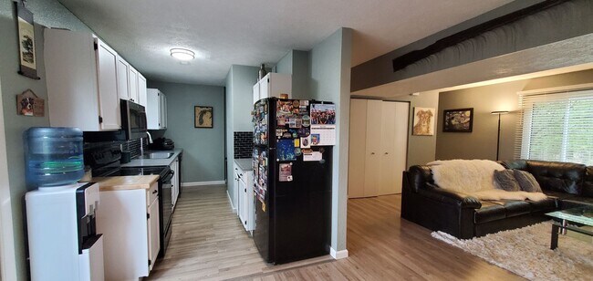 Foto del edificio - Maplewood Hills 2 Bedroom End Unit Townhome
