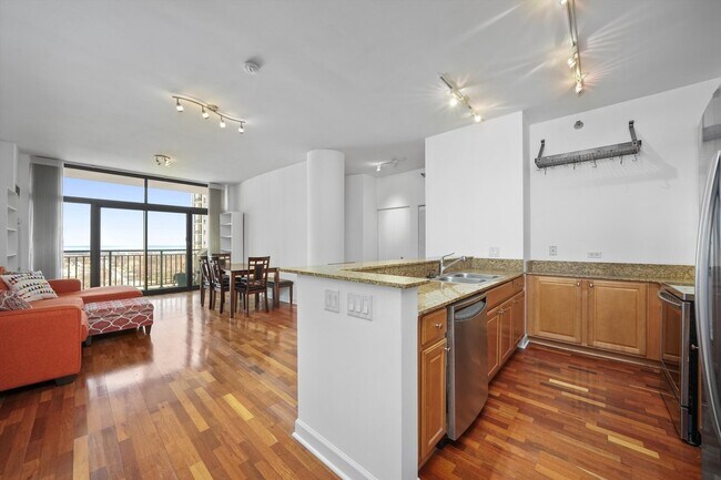 Building Photo - 1322 S Prairie Ave