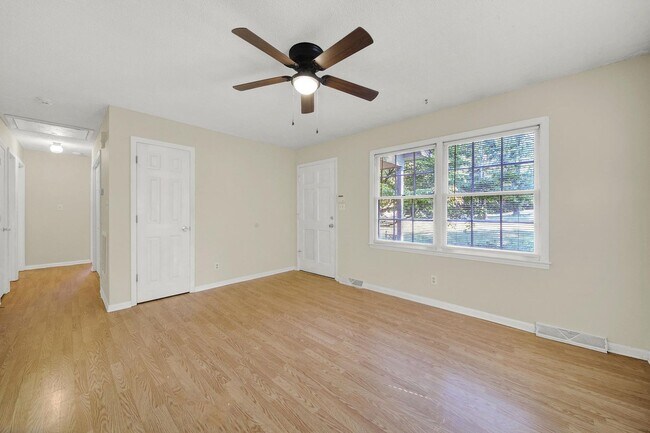 Foto del edificio - Charming Three Bed One and Half Bath Home ...
