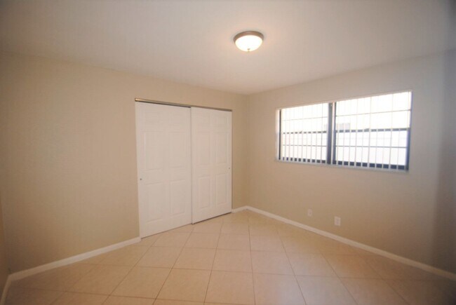 Foto del edificio - 10100 NW 21st St