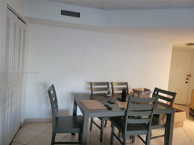Building Photo - 1300 NE Miami Gardens Dr