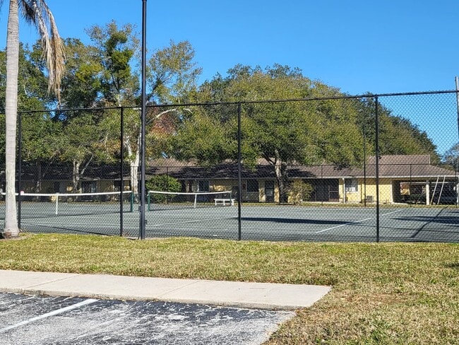 Building Photo - 2056 Sunset Point Rd