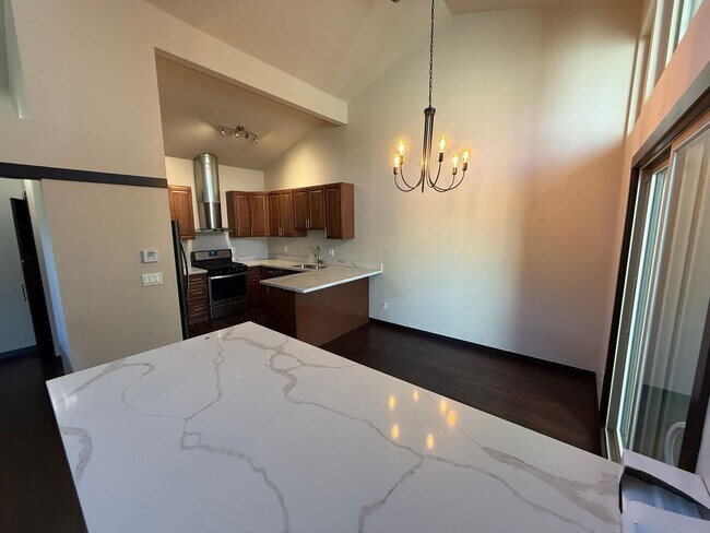 Foto del edificio - Beautifully Updated Spacious Townhome!