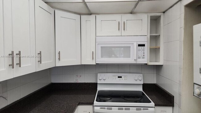 Foto del edificio - 10000 NW 80th Ct