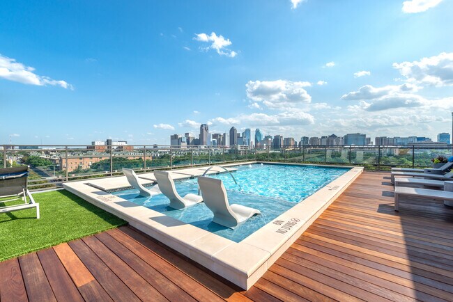 Foto del edificio - Howell Uptown